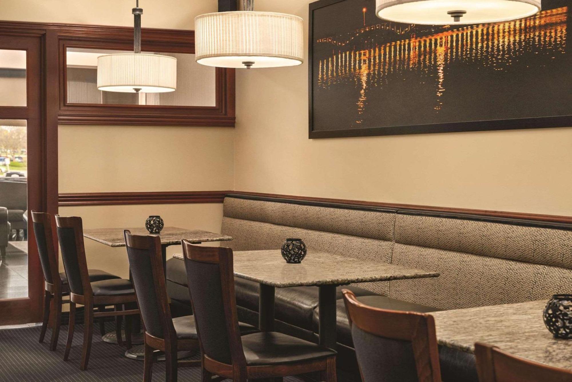 Radisson Hotel & Conference Center Rockford Luaran gambar