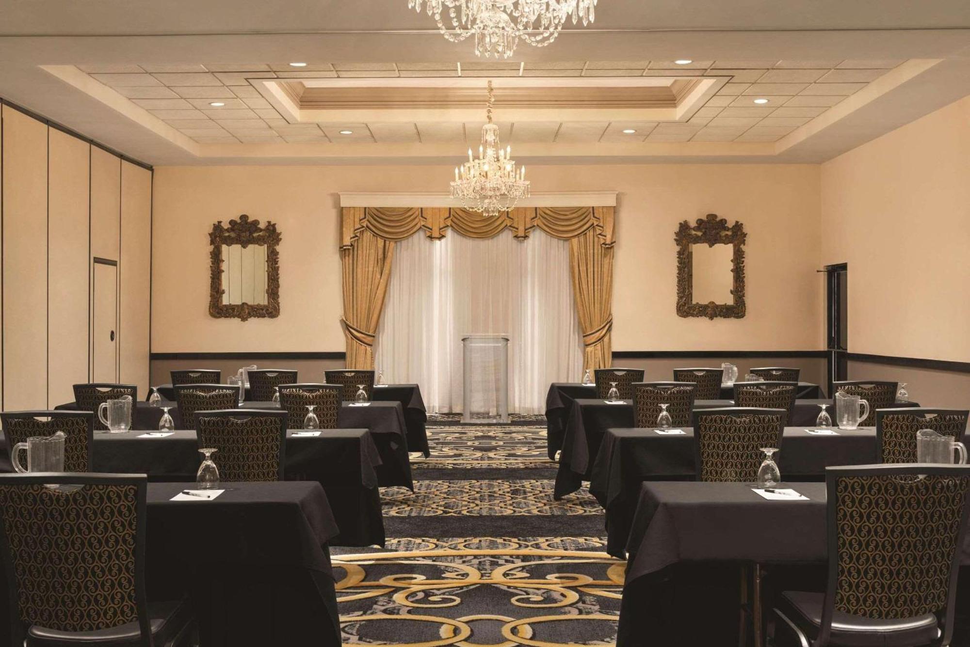 Radisson Hotel & Conference Center Rockford Luaran gambar